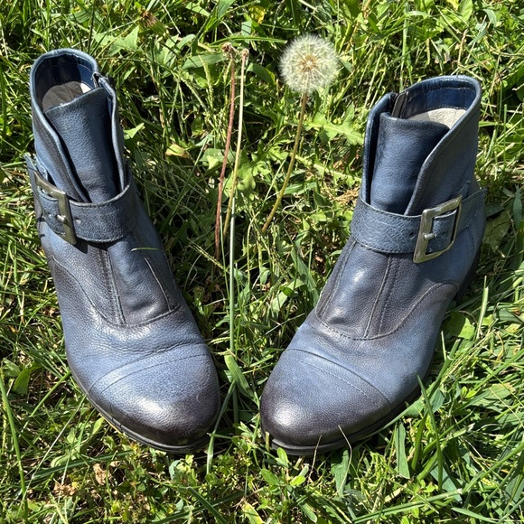 Miz Mooz Slate Blue Ankle Boots size 38 (7.5) - Picture 1 of 9